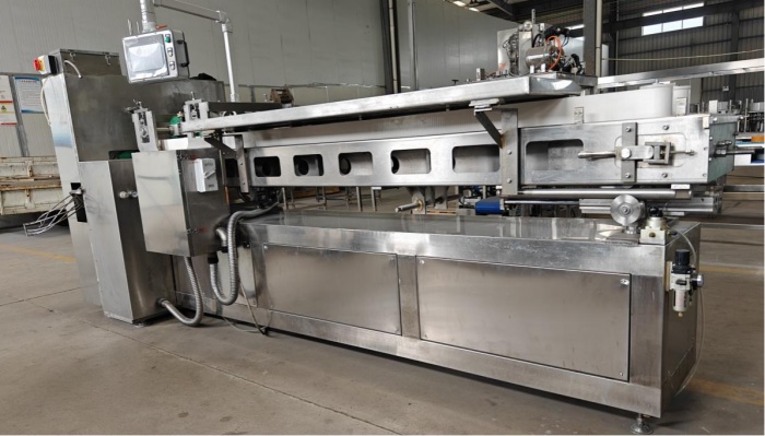 high-speed-full-automatic-quantitative-cutting-and-canning-machine02.jpg high-speed-full-automatic-quantitative-cutting-and-canning-machine02.jpg